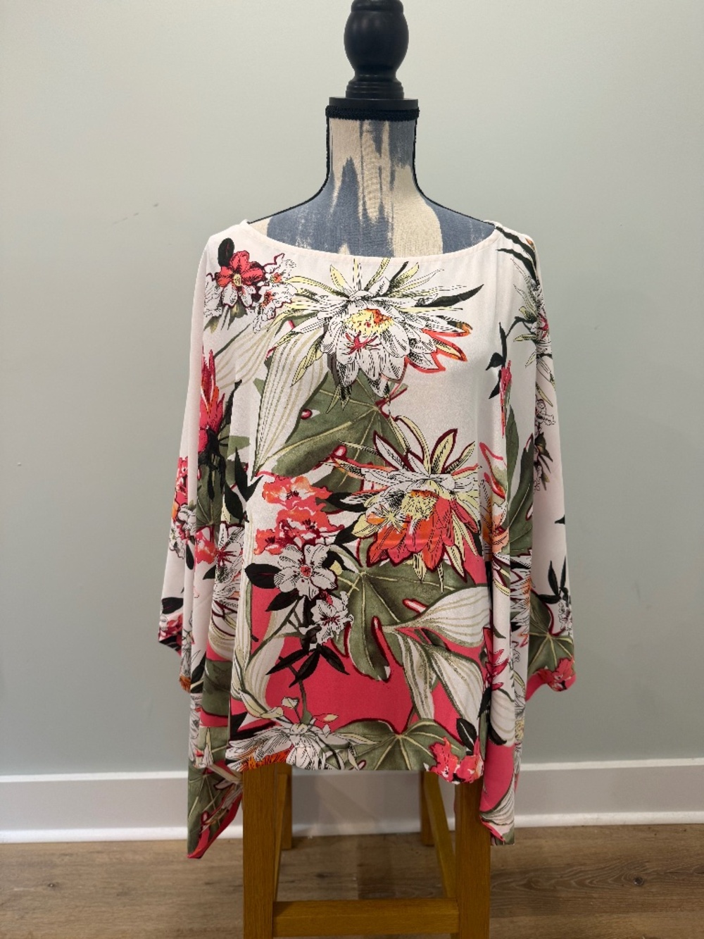 Chico's Classic Poncho in Floral Print Size L/XL